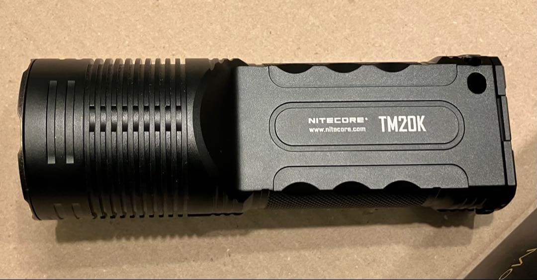 20000ルーメン NITECORE TM20K フラッシュライト