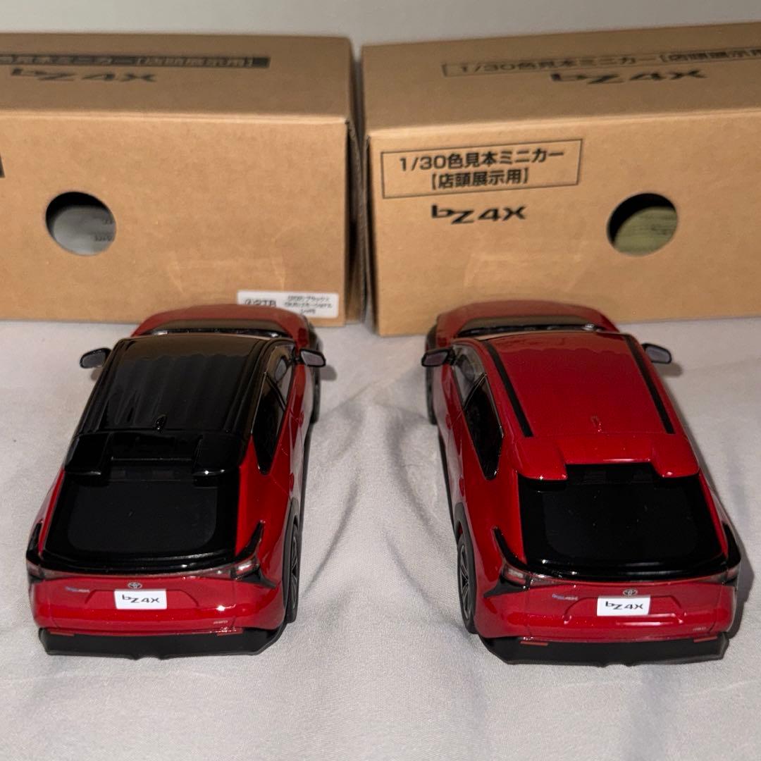 【非売品】　トヨタ　bZ4X ミニカー　カラーサンプル ２台セット　箱付き