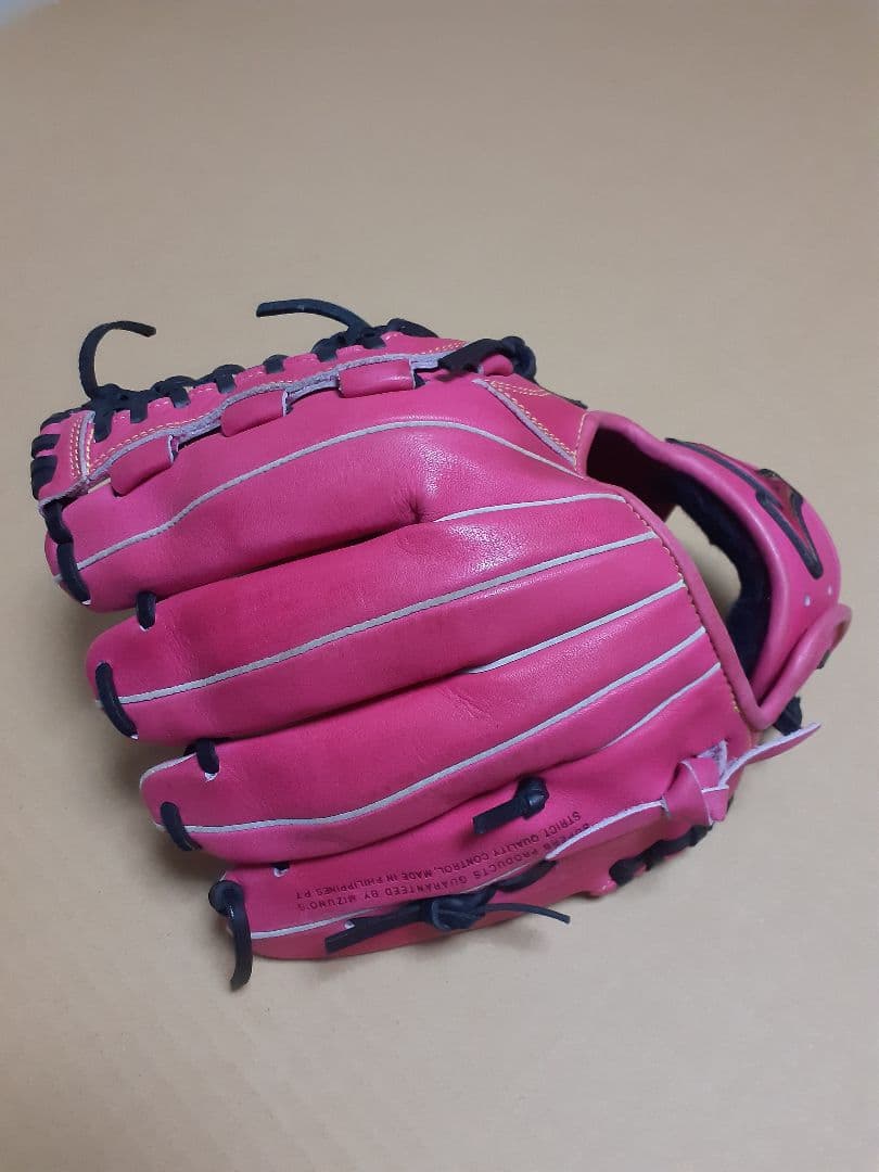 即戦力MIZUNO限定色ピンク、ソフトボール用グローブ希少色