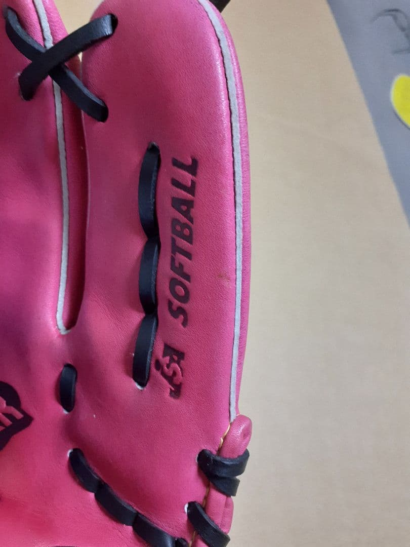 即戦力MIZUNO限定色ピンク、ソフトボール用グローブ希少色