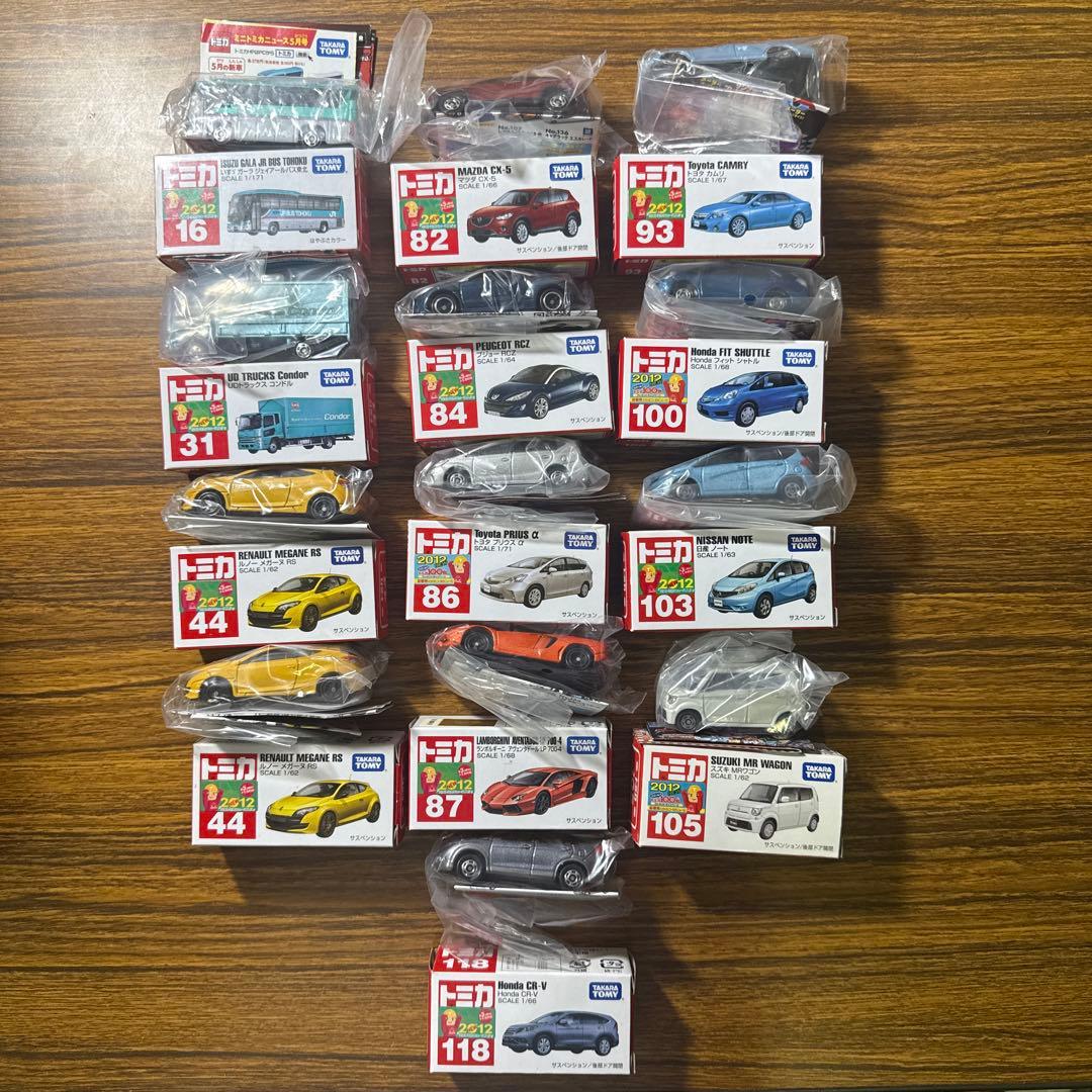rorikoさん専用 トミカ まとめ売り 2012年新車シール付き 15台セット