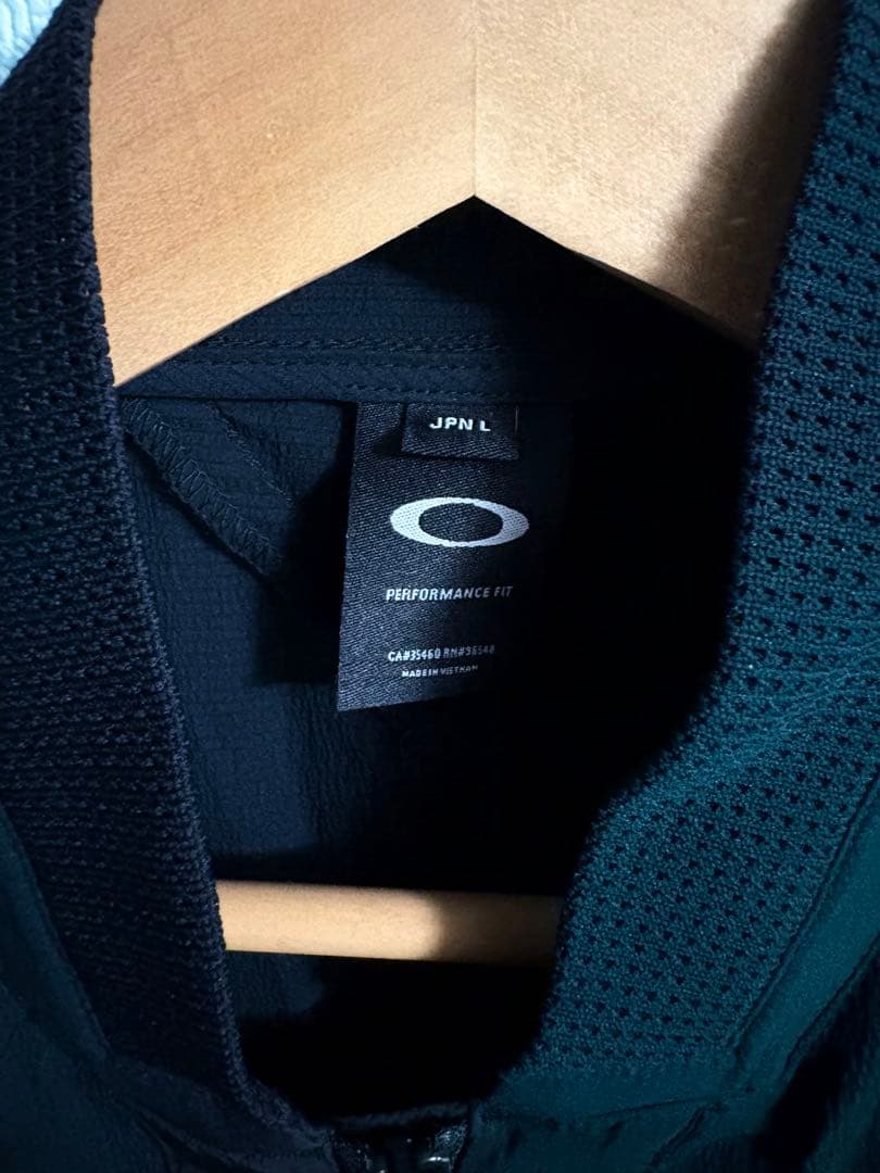 【人気】Oakley ブラック ジャケット Lサイズ