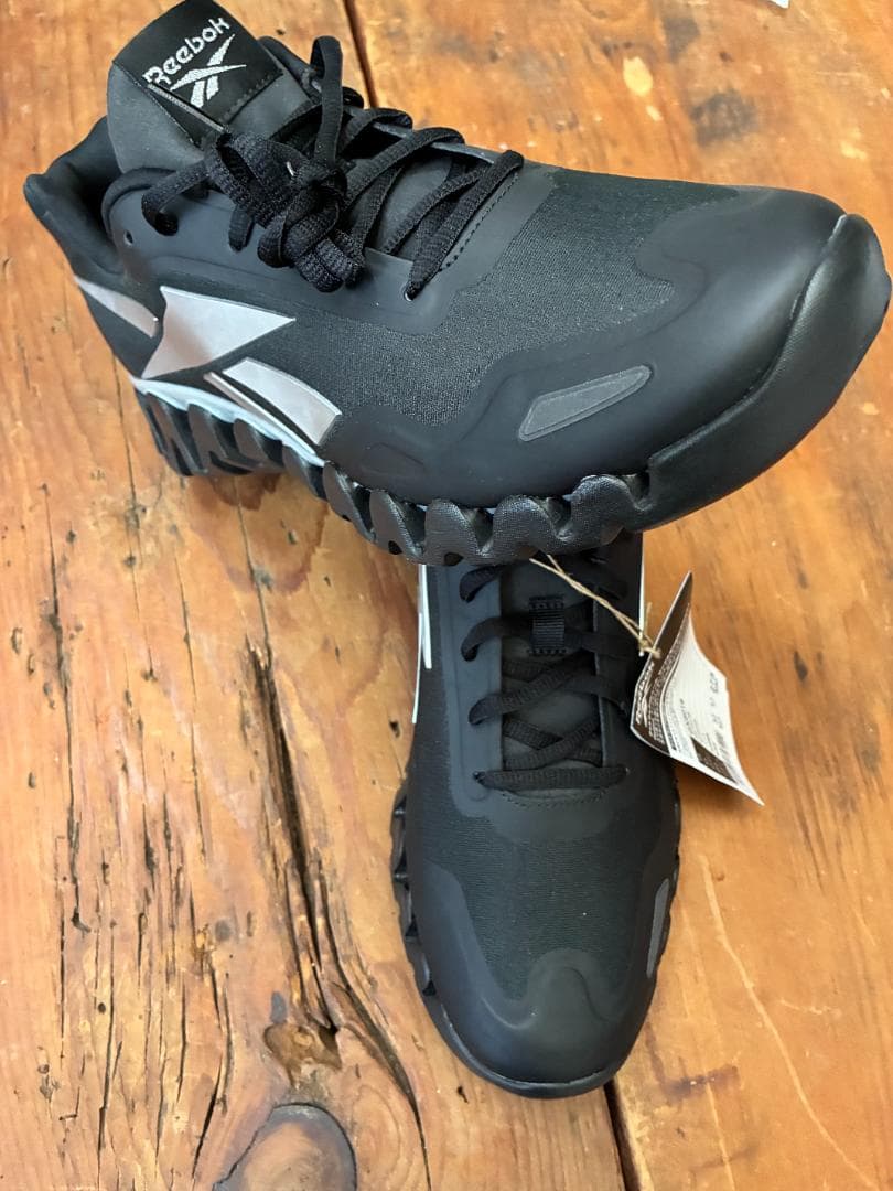 新品 Reebok zig pulse 27.5cmスニーカー!ブラック!