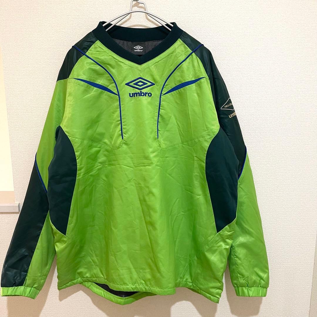 未使用級 レアカラー umbro 中綿ピステ ウーヴンジャケット トレーニング