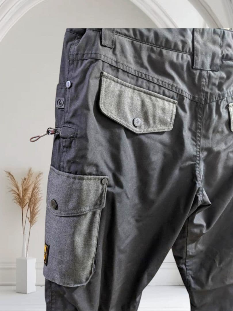KELLAN　韓国ブランド　新品未使用 スノーボードウェア上（L）下（M）セット