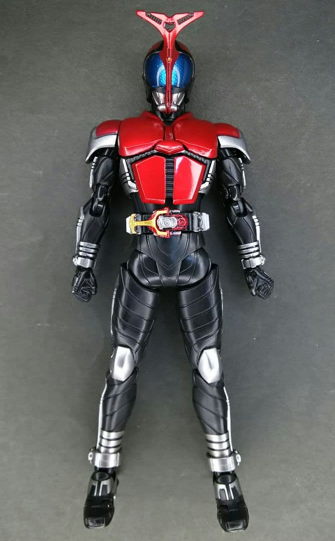 S.H.フィギュアーツ 仮面ライダーカブト ライダーフォーム (真骨彫製法)