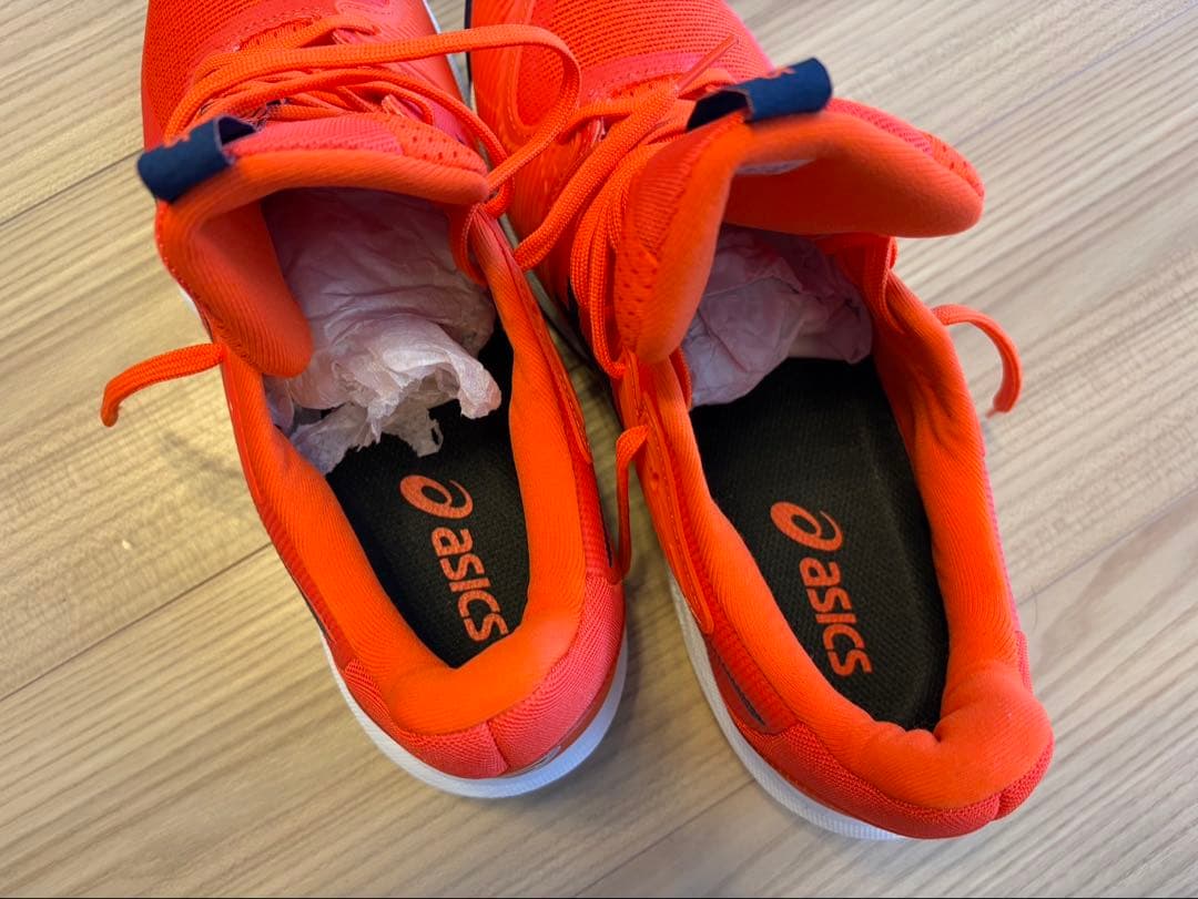 新品未使用／ASICS テニスシューズ オレンジ27cm