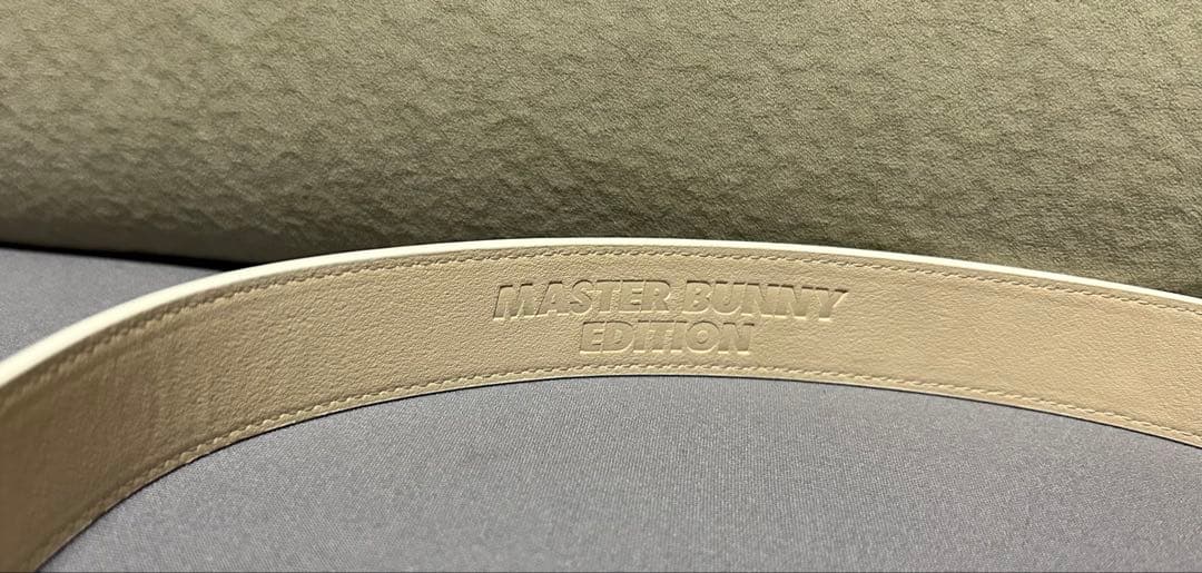 MASTER BUNNY EDITION ホワイト レザーベルト