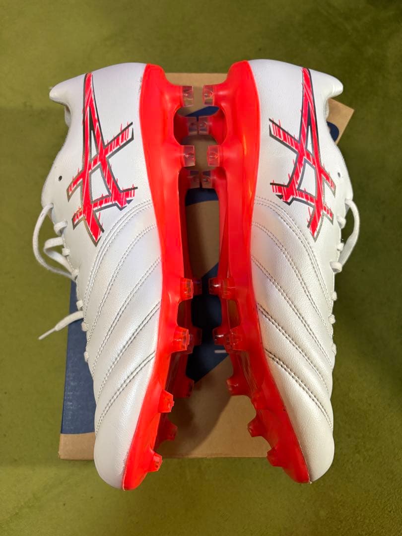 アシックスサッカースパイク xflypro3 28cm