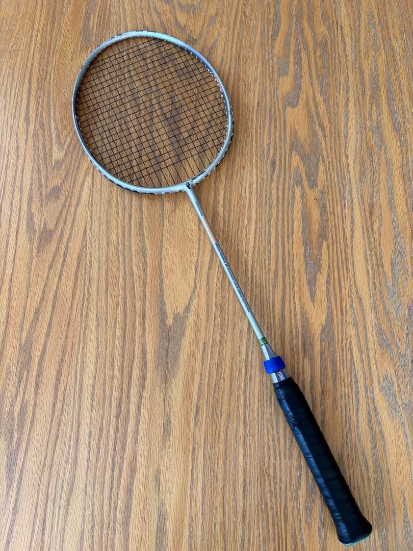 ★バドミントンラケット　ヨネックス　AEROTUS100 Carbonex14★