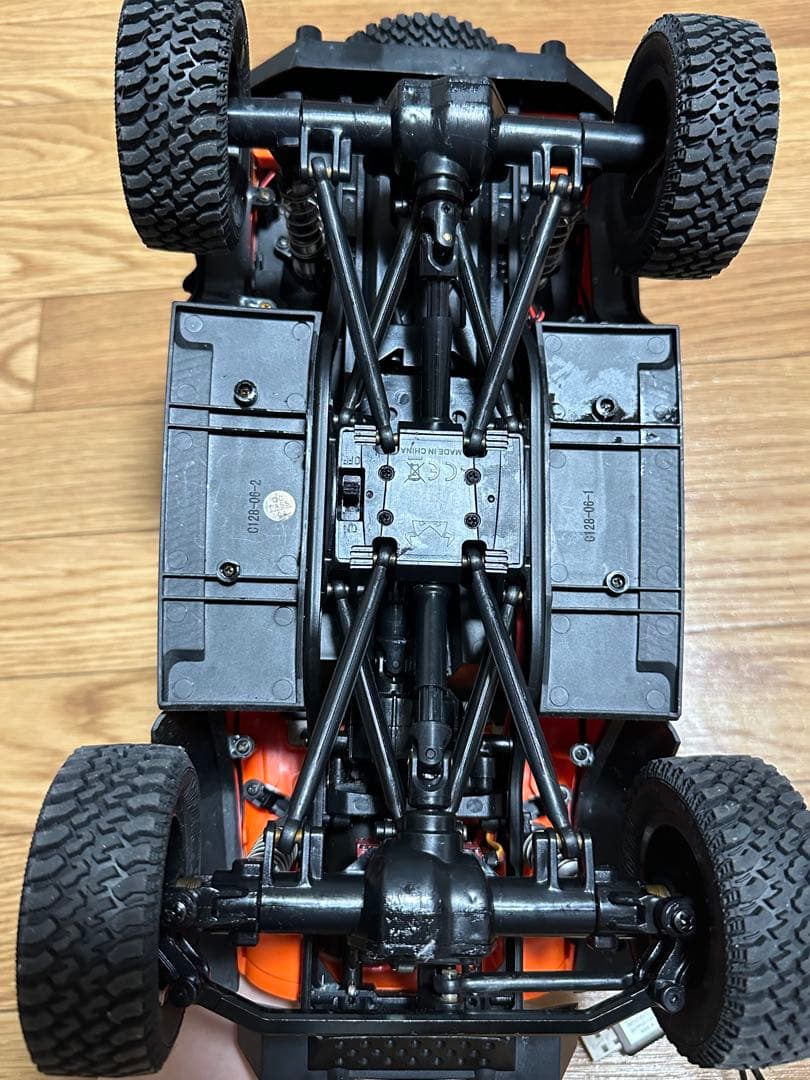 オレンジ ラジコンジープ スピーカー付き アップした