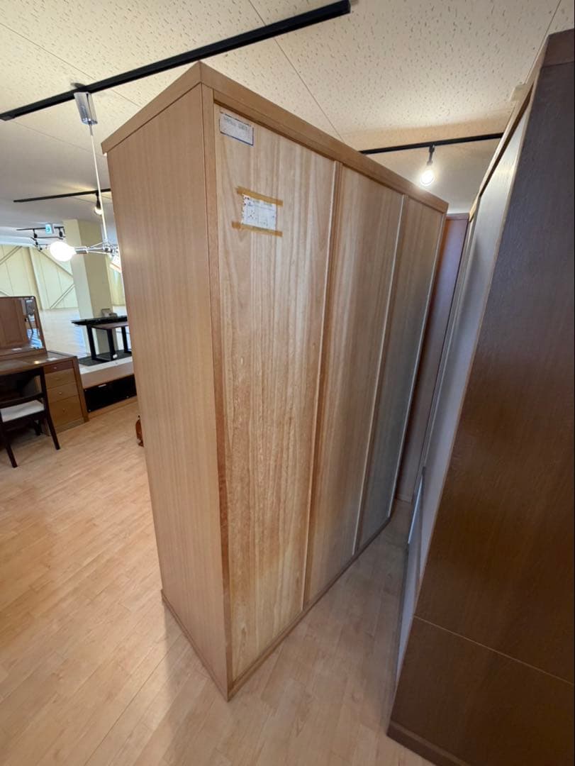 府中家具　洋服タンス　家具屋展示品