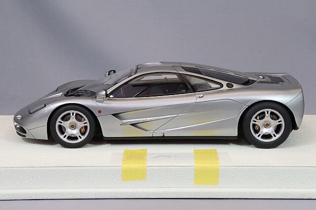 アイドロン　1/18 マクラーレン F1 ロードカー マグネシウムシルバー