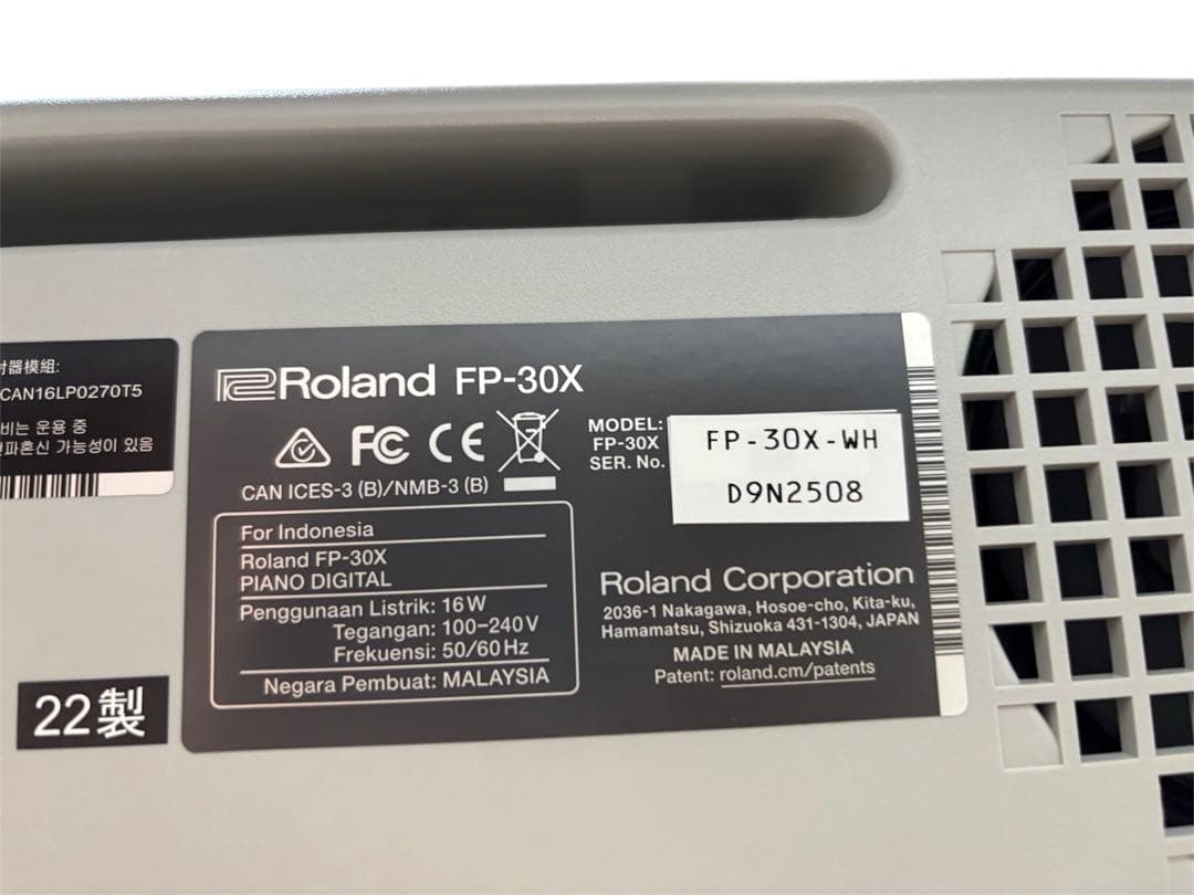 2022年製　ローランド　ポータブル・デジタルピアノ　FP-30X ホワイト
