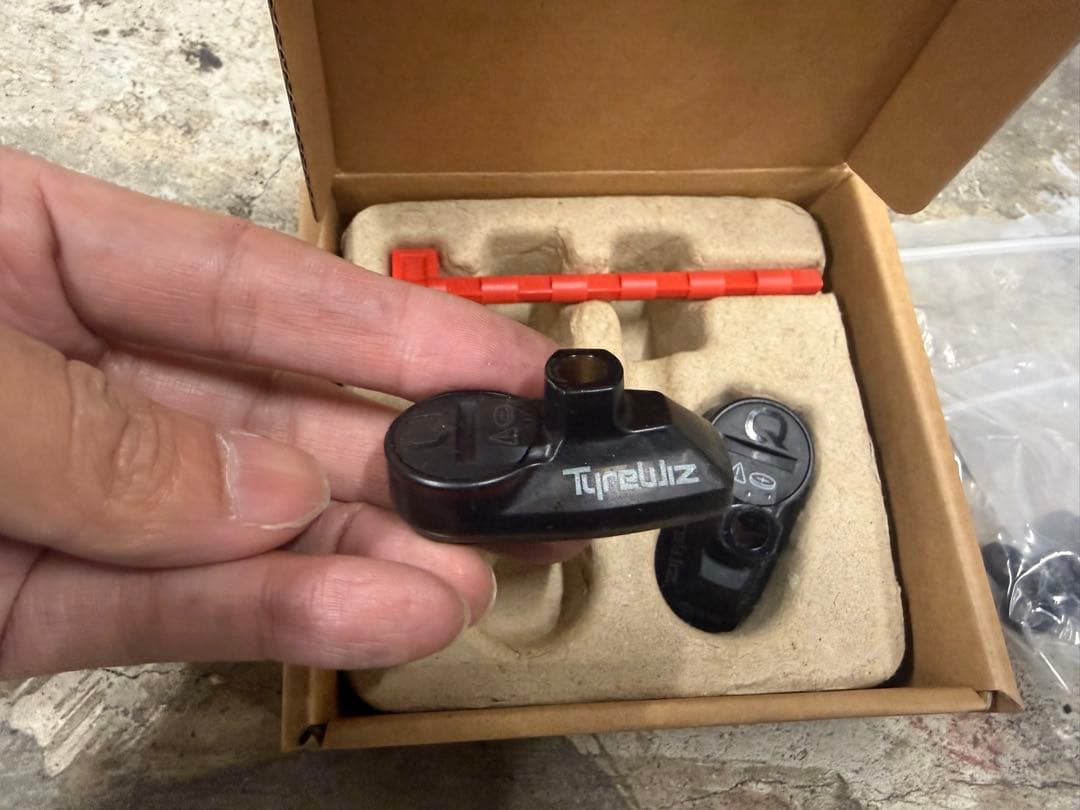 パーツ QUARQ TYREWIZ 2.0 AIR PRESSURE SENSOR