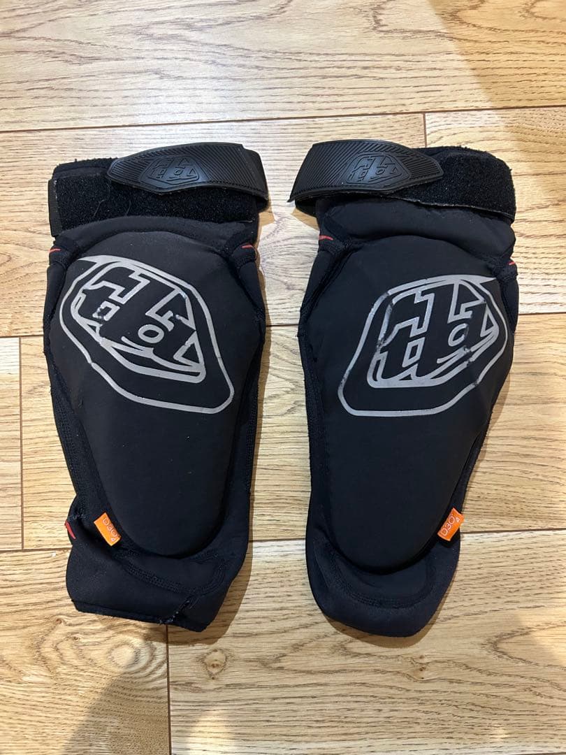 Troy Lee Designs レイド ニーガード ソリッド ブラック M