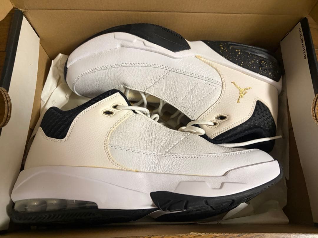 【2回使用美品】JORDAN MAX AURA 3 サイズ9 27cm