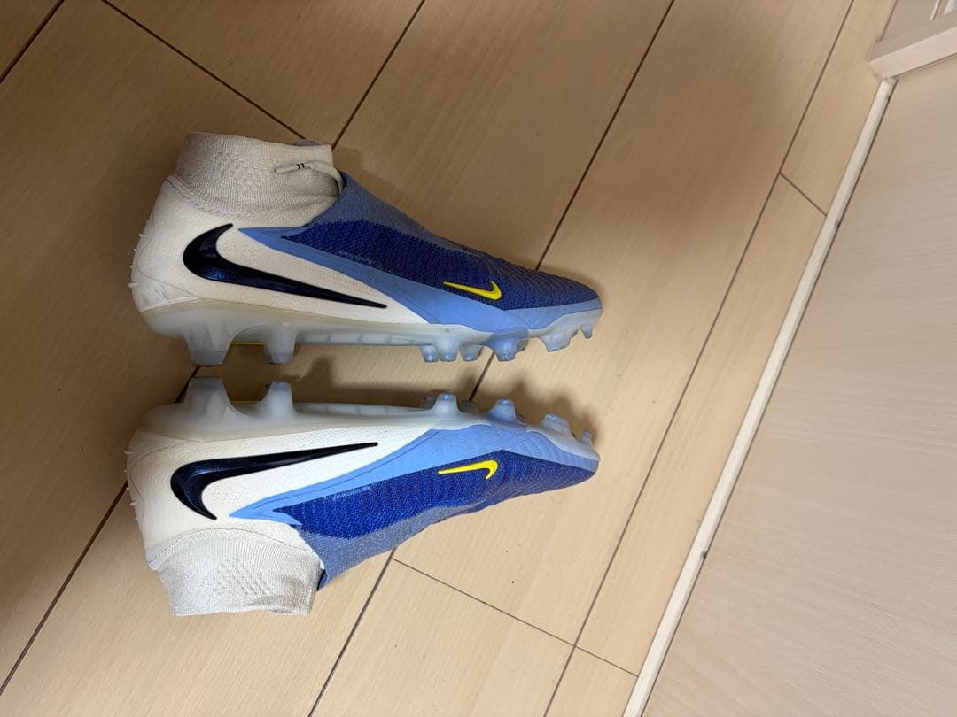 サッカースパイク　ファントム6 FG 25.5cm