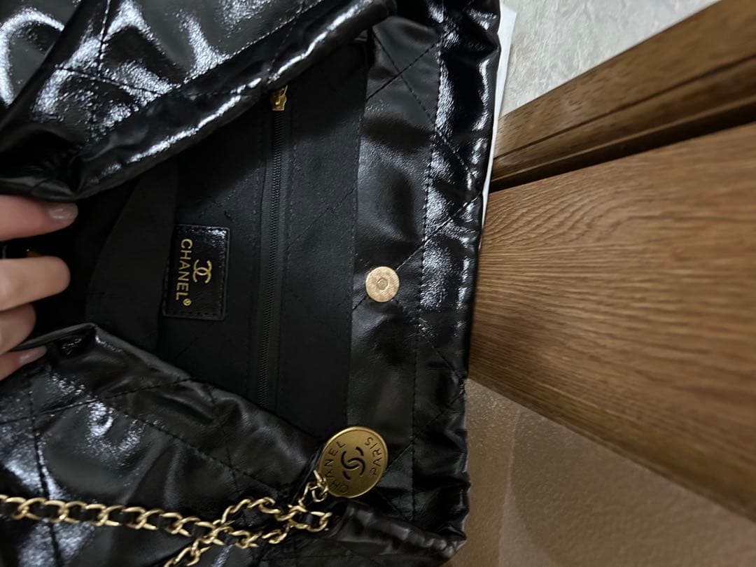 CHANELシャネル22　ノベルティ ブラックキルティングショルダーバッグ