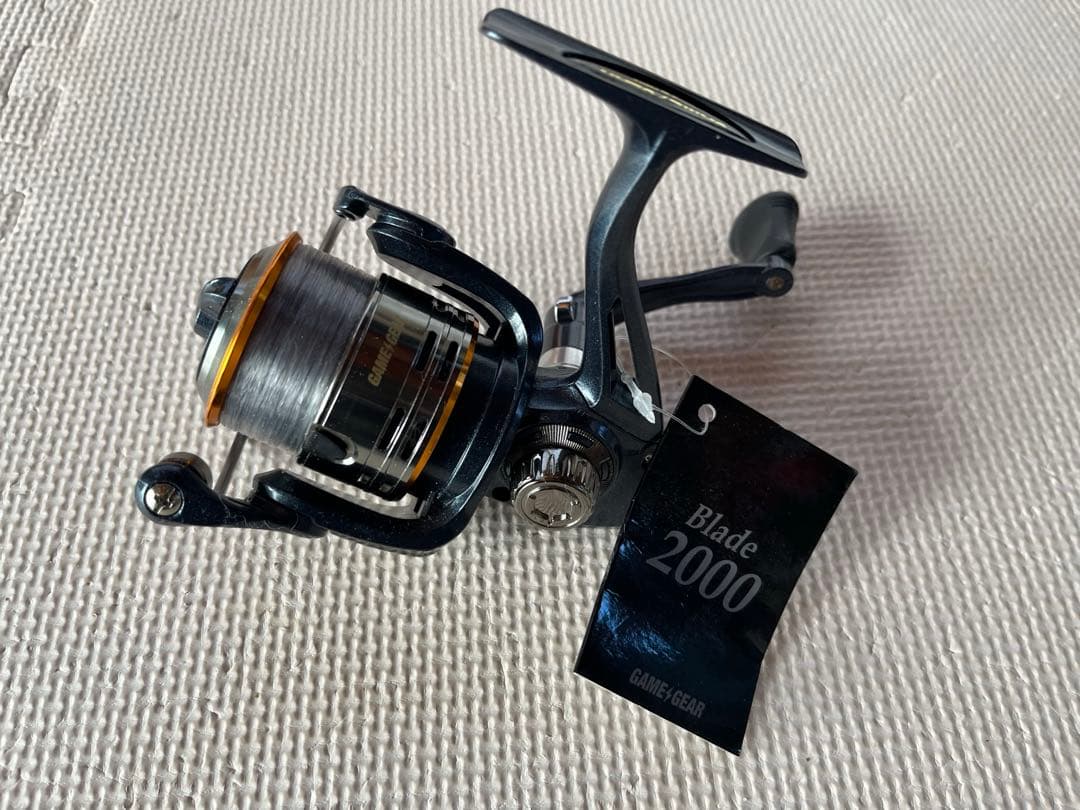 スピニングリール 2000番 未使用 ライン 付き