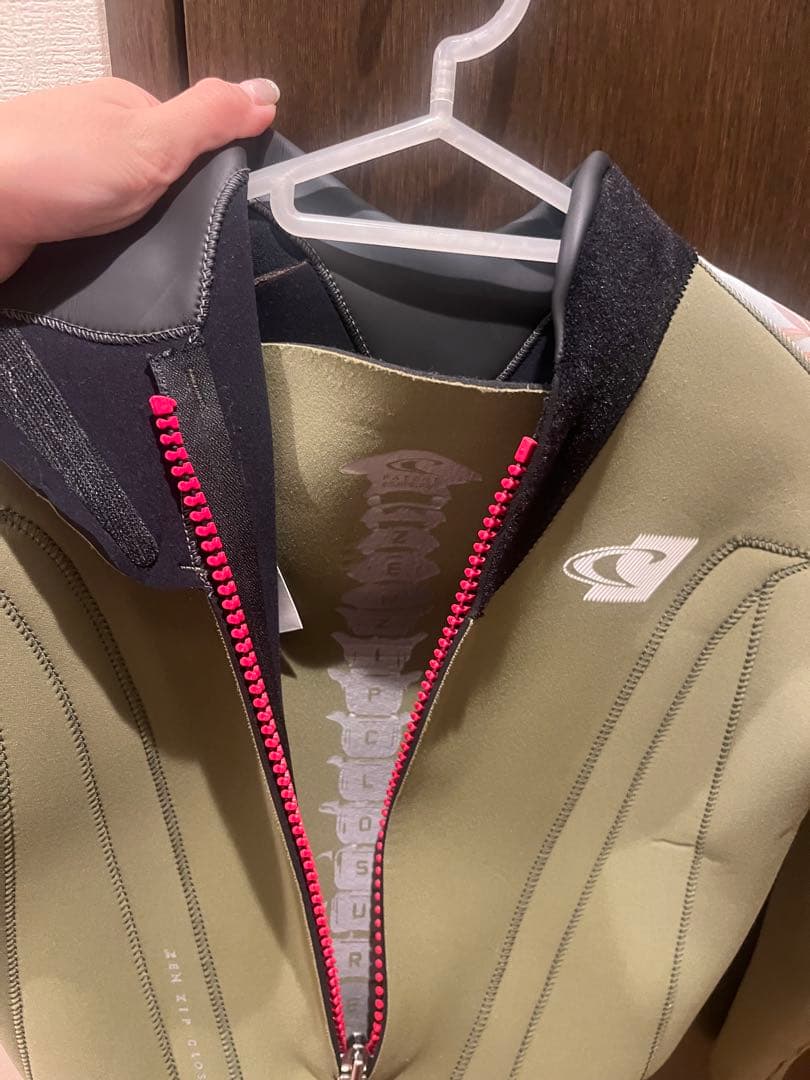 美品‼️O'NEILL レディース　カーキ　ロンスプ L〜XL