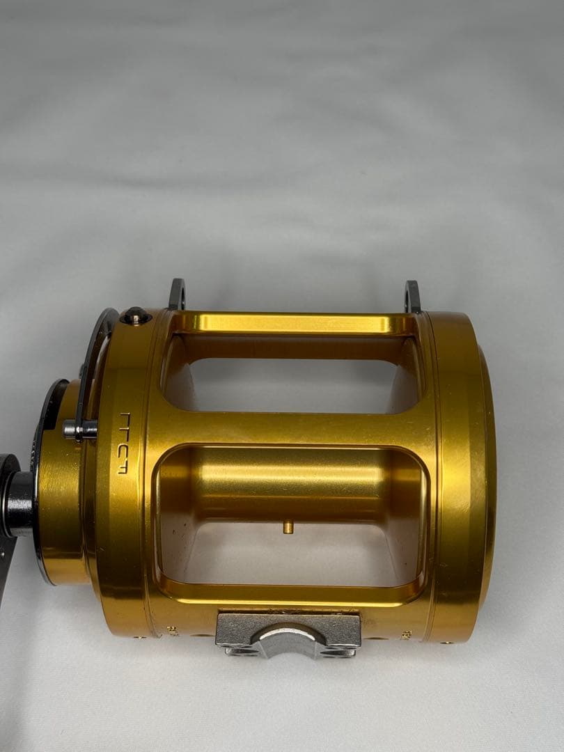 未使用PENN International II 30TWトローリング両軸リール