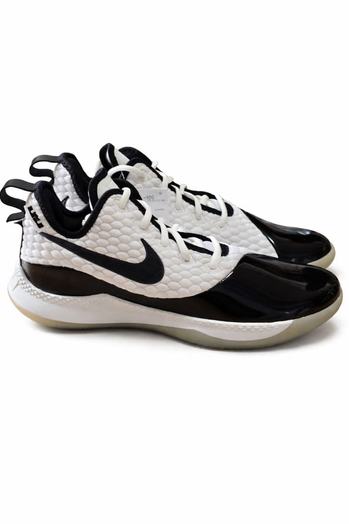 【新品/黒タグ付】レブロン ウィットネス3 25.5cm バッシュ NIKE
