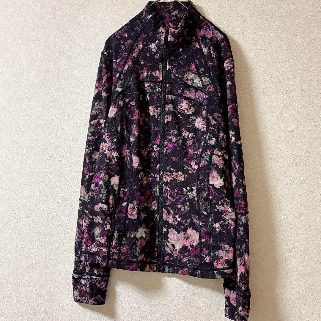 美品✨lululemon ルルレモン 花柄 黒 紫 花 ジャケット 海外古着