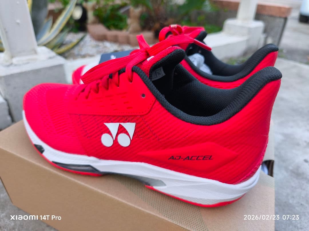 試着のみ YONEX パワークッション アドアクセル 赤/白 26.5cm