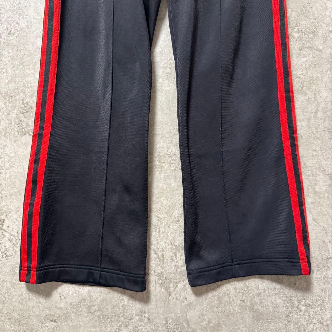 adidas アディダス　トラックパンツ　黒赤　トレフォイル　スリーストライプ