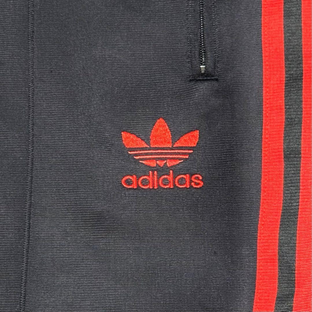 adidas アディダス　トラックパンツ　黒赤　トレフォイル　スリーストライプ