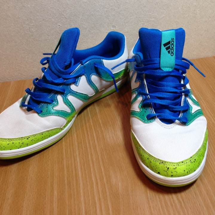 adidas フットサルシューズ