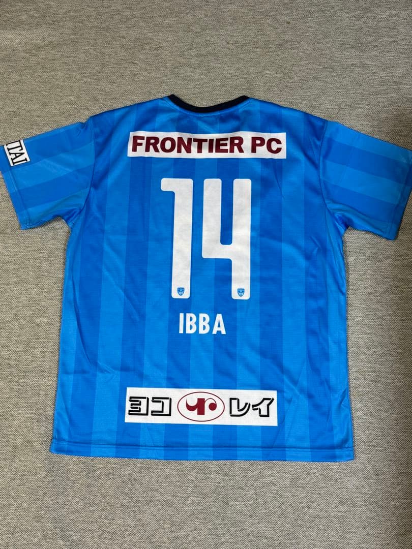 横浜FC IBBA(イバ)選手　サイン入り コンフィットシャツ