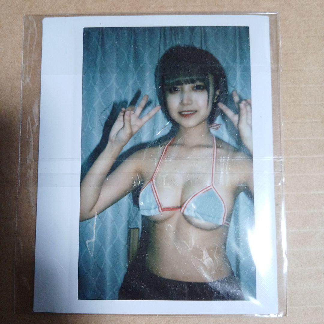 夢月ゆのん　チェキ　水色ビキニ ピースサイン ポラロイド写真