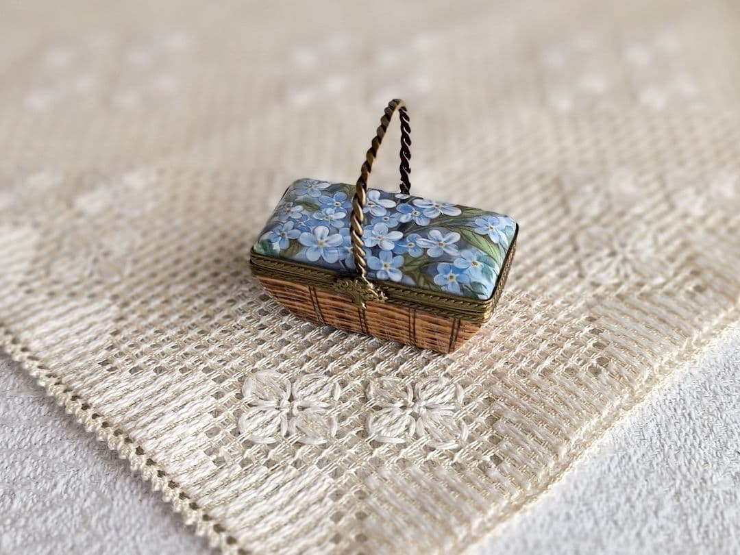 * vintage Jewelry box ୨୧ * 陶器製の小さな パニエ