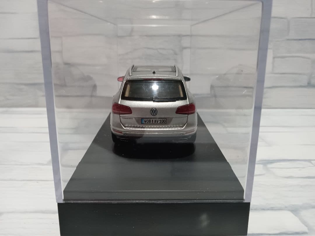 1/43 フォルクスワーゲン　VW トゥアレグ　ディーラー品　ミニカー　シルバー