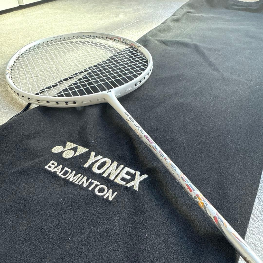 定価30,000 YONEX バドミントンラケット シューズ シャトル3点セット