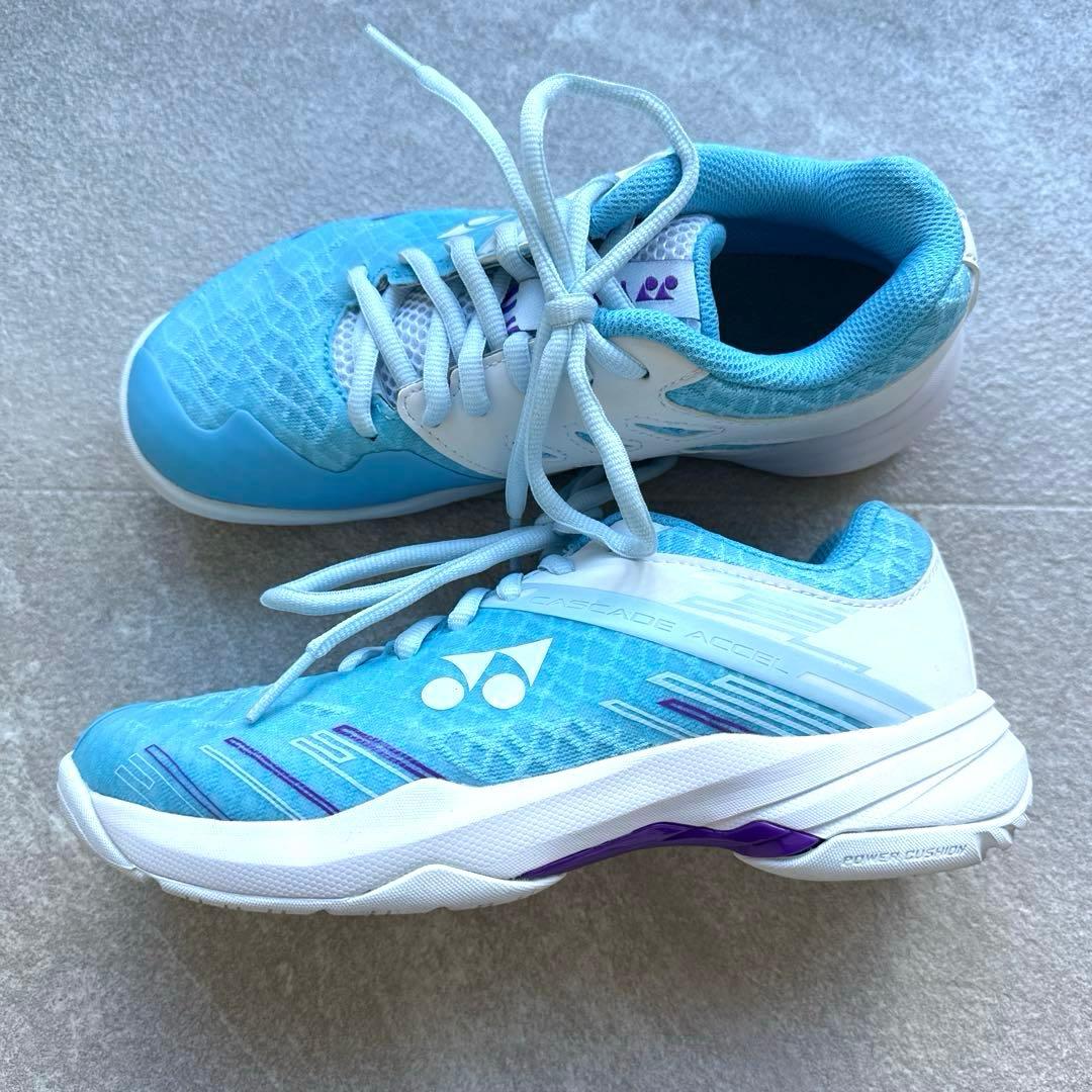 定価30,000 YONEX バドミントンラケット シューズ シャトル3点セット