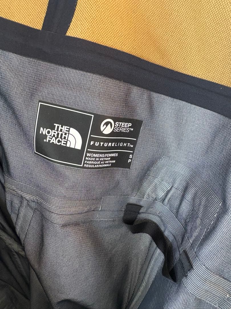 【美品・人気色】THE NORTH FACE レディーススノボウェアベージュS