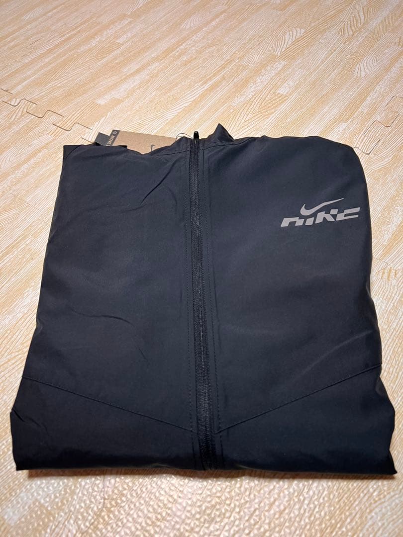 Nike ウィンドブレーカー L 新品