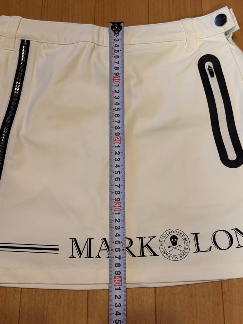 MARK & LONA ホワイトゴルフスカート