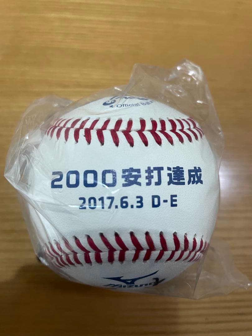 中日ドラゴンズ　荒木雅博 2000安打達成記念直筆サインボール