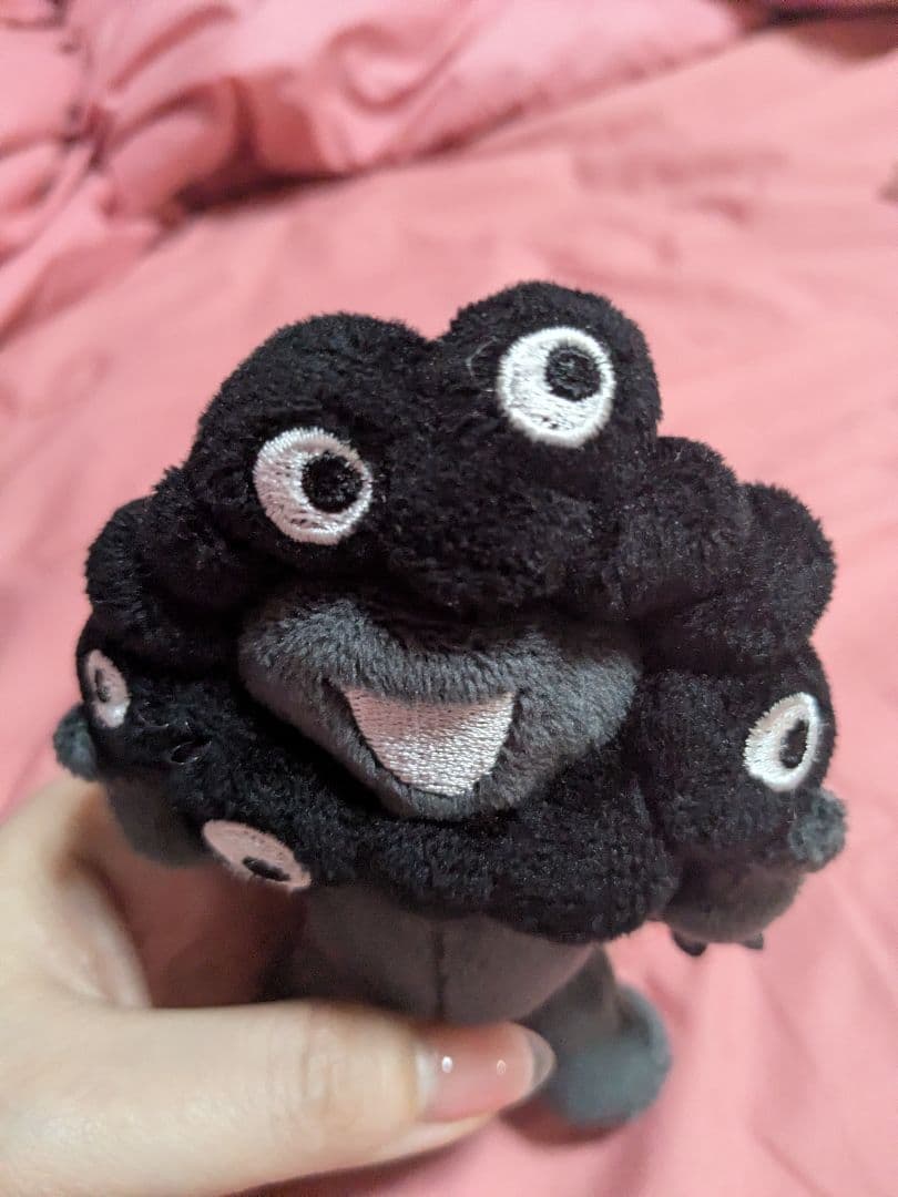 ミャクミャク　黒　ぬいぐるみ立ちキーホルダー