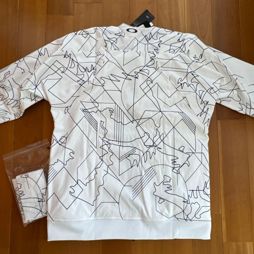 新品未使用タグ付き　Oakley 幾何学模様 フルジップジャケット　高機能