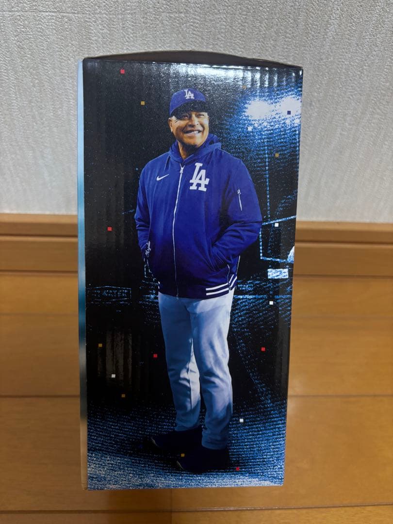 デイブ・ロバーツ ボブルヘッド フィギュア　ドジャース　アメリカ　LA