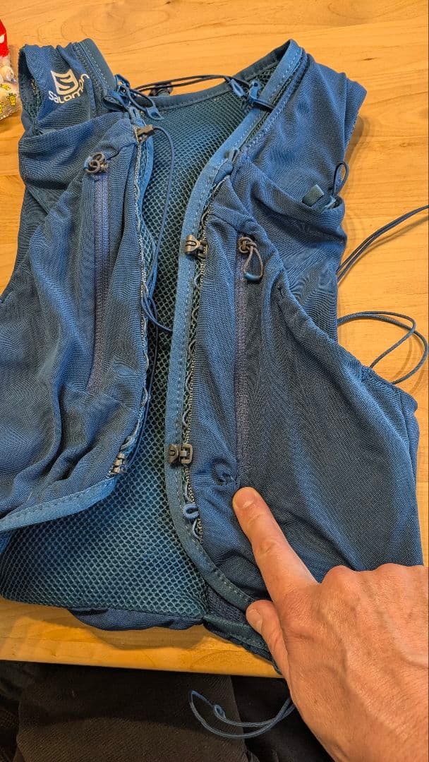 Salomon ADV SKIN 12L 未使用フラスク2個付き