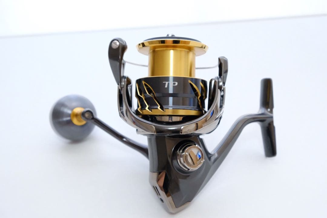 【美品】 シマノ 20ツインパワー C5000XG SHIMANO