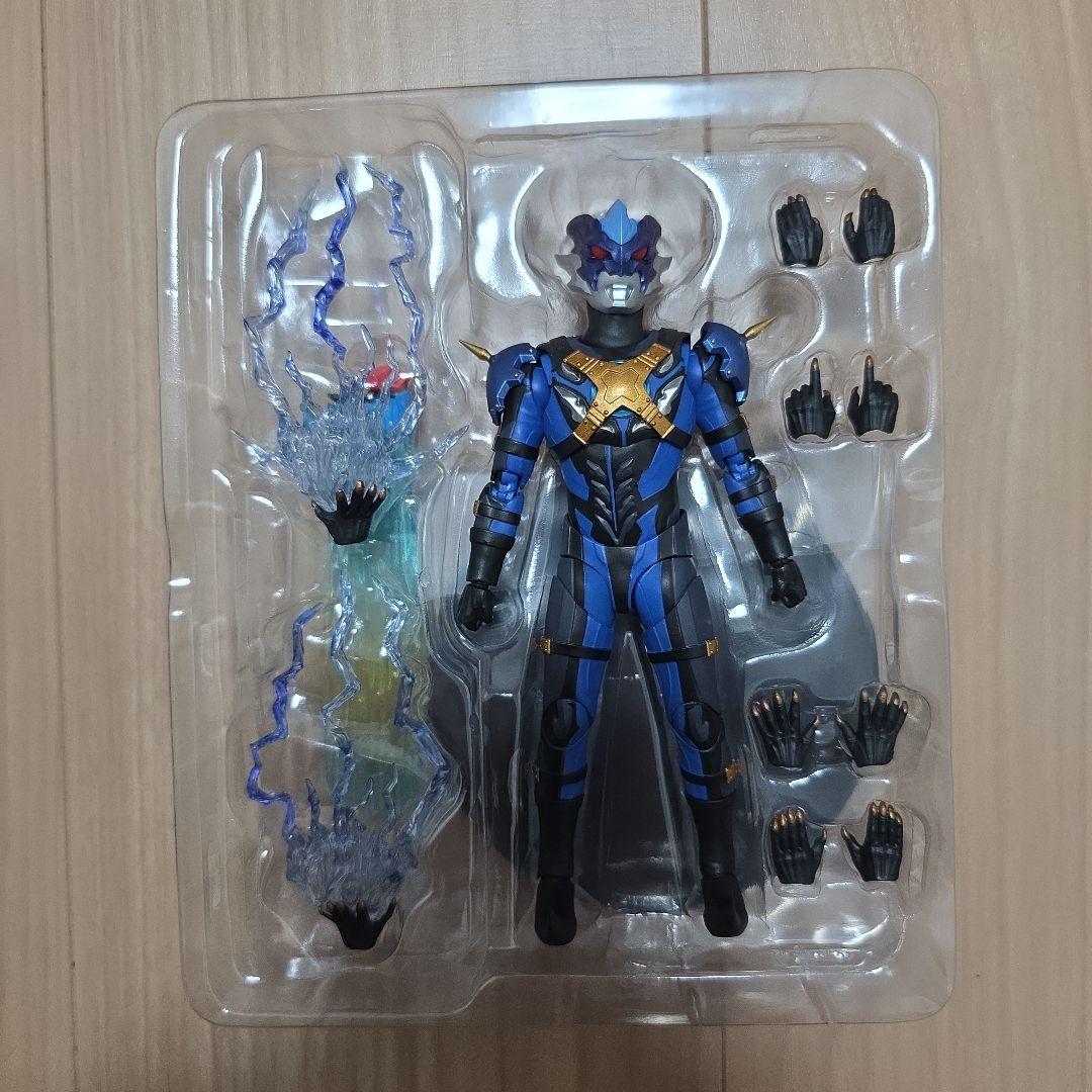 タイムセール中！ フィギュアーツ　ウルトラマントレギア