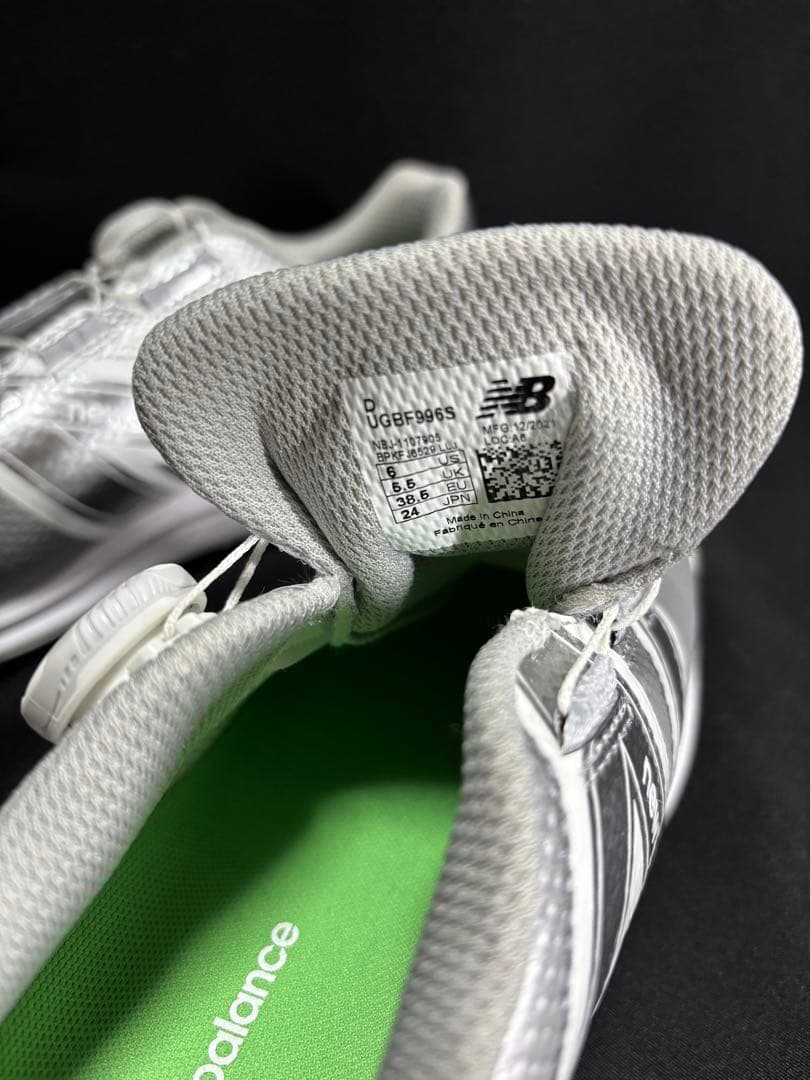 New Balance 軽量ゴルフシューズ シルバー