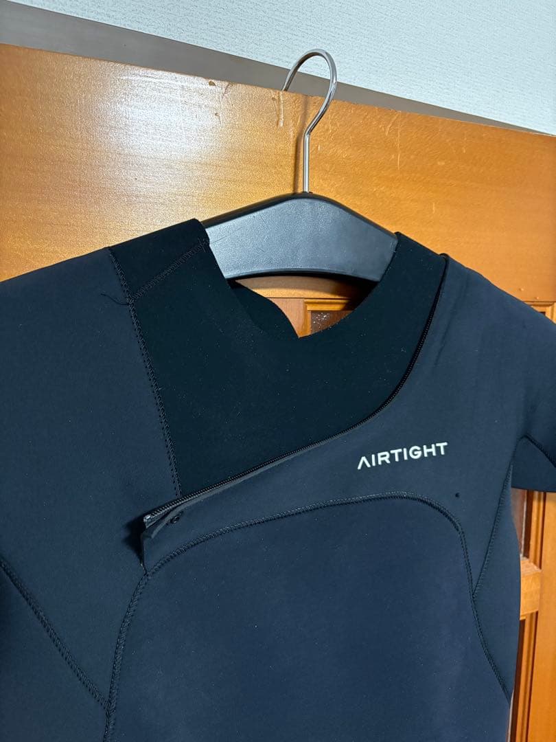 AIRTIGHT ブラック シーガルウェットスーツ